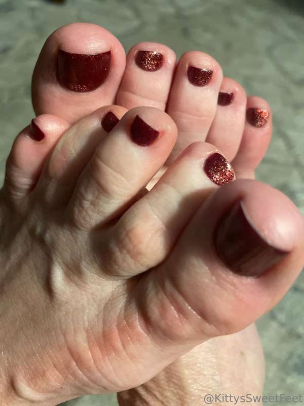 Soft, smooth skin and perfectly polished toes—nothing says i.. 4