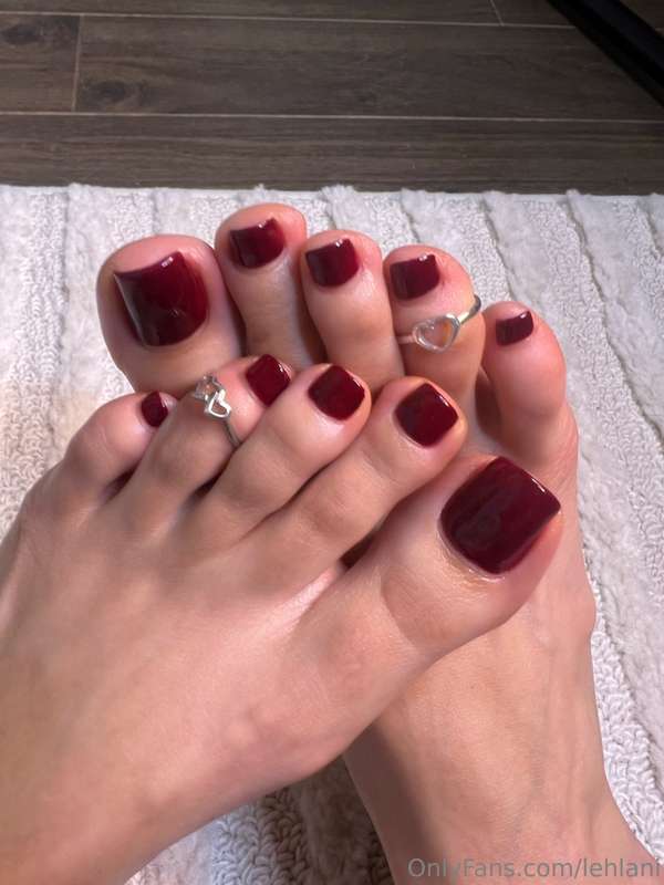 I would love a foot massage rn ❤️ had a long day today, if o.. 6