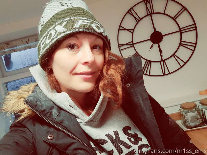 Morning...ready for a walk :)