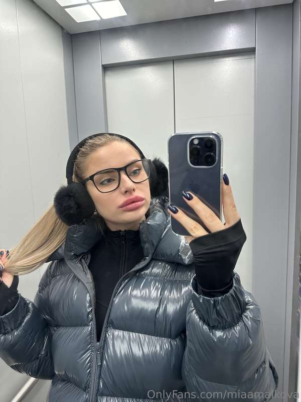 Do you also take photos in the elevator? lol💦