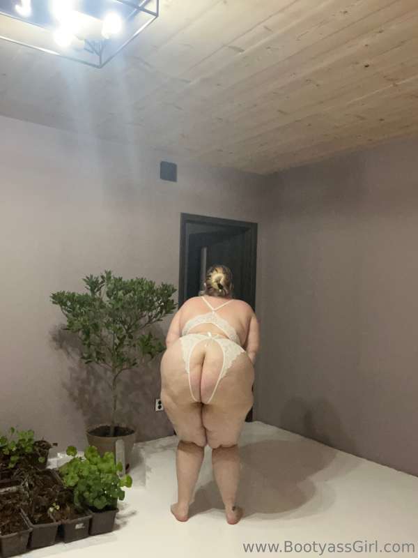 Let me know what you like best about my body.😜😜😈 1