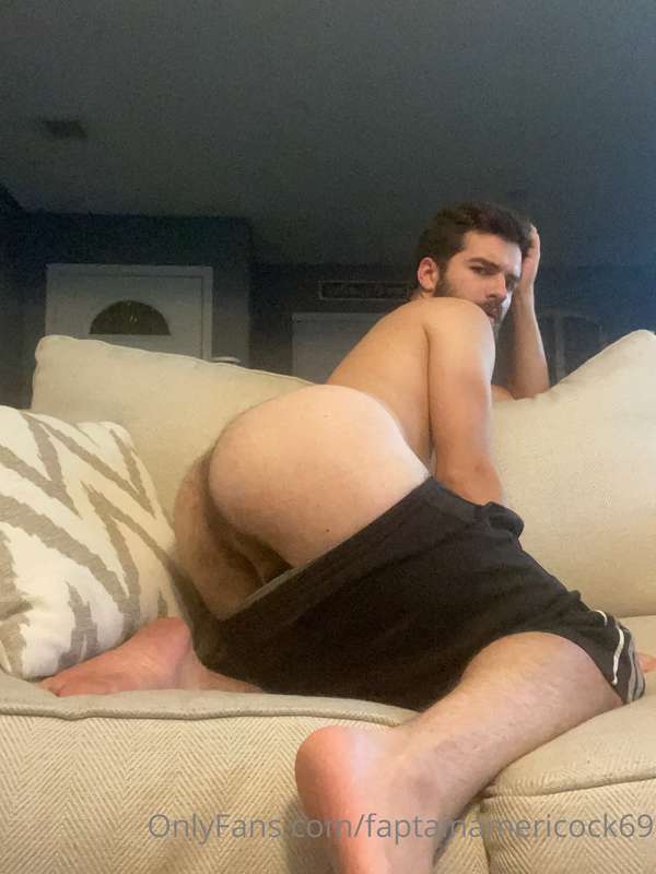 Getting naked in the living room 😜