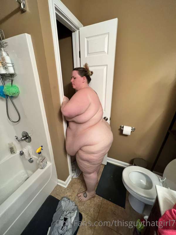 A little pre-shower action on a Monday night. Hope you like .. 4