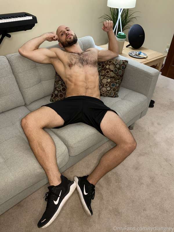 SWIPE for cock 👉 back from the gym at 12am, pumped up and sh.. 4