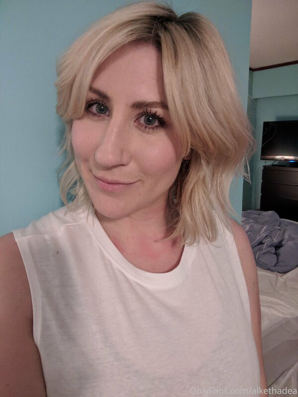 Who loves a good selfie?! ME! Here are some selfies througho.. 6