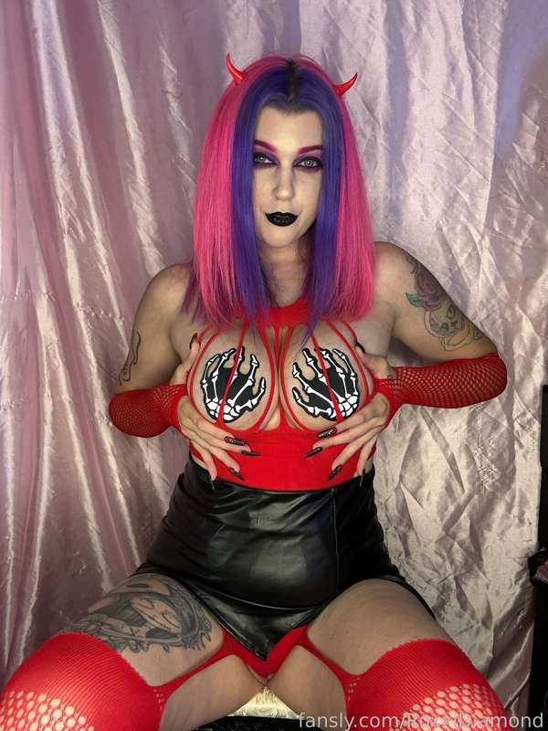 Roxxidiamond - Fansly - 06 Sep, 2024 17