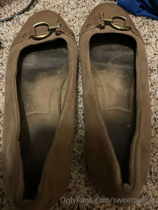 Selling these stinky flats!   DM me if interested!