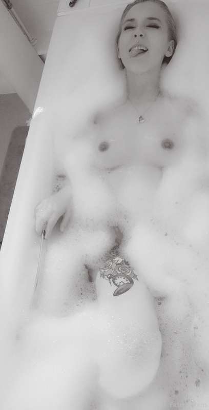 I recorded myself in the bath with my domi last night....I b.. 1