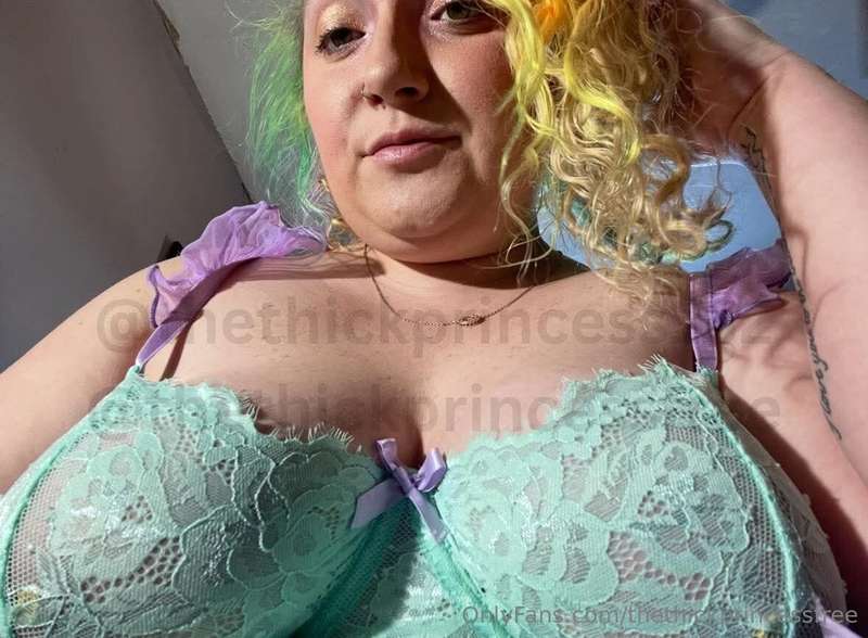 Cum watch me fuck a monster cock when you sub to my VIP 😈Fre..