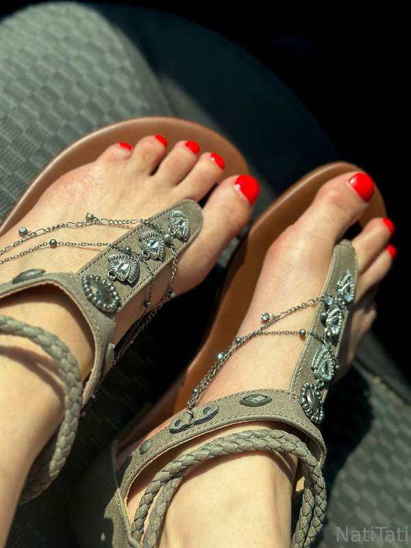 Unlock to see all 17 HD pics of my new pedicure! My pussy wa..
