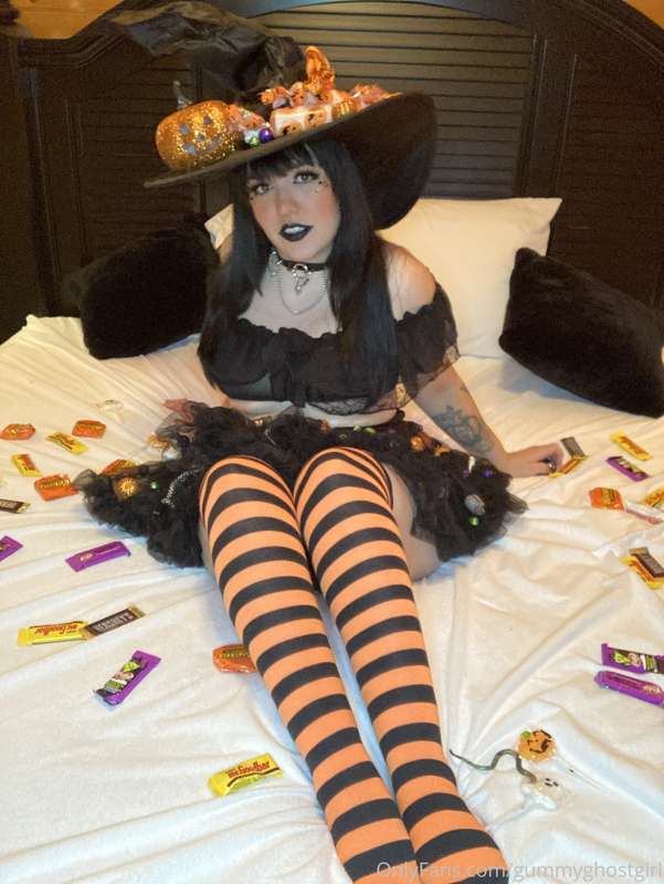 I have a treat for you 🍭💕 3