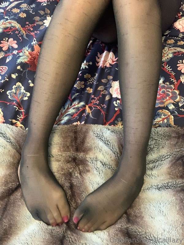 Here’s a hot little foot compilation I put together for my f.. 24