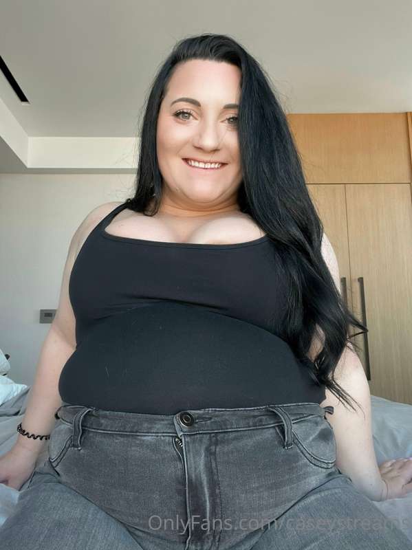 I thought black was supposed to be slimming 😂😂😂 who am I kid.. 3