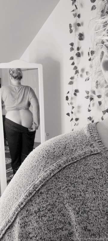 I think I see back dimples??? I never knew I had them, they'.. 1