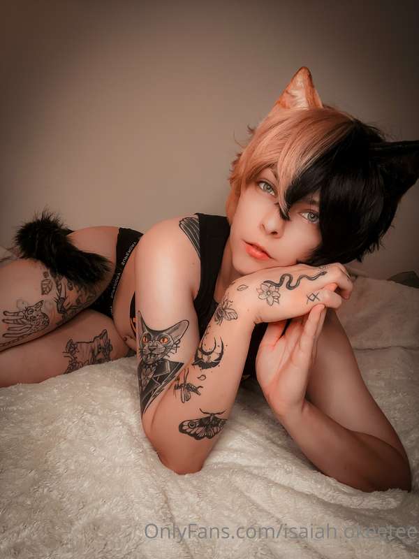 Tell me I’m a good kitty boy ~  (ˊ•͈ ◡ •͈ˋ)