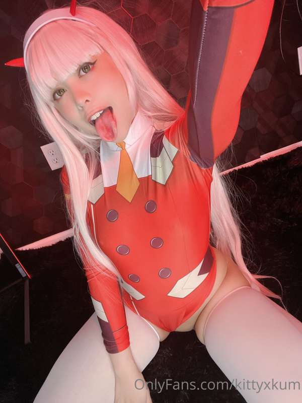some selfies from the zero two cosplay set that i’ll be uplo.. 3
