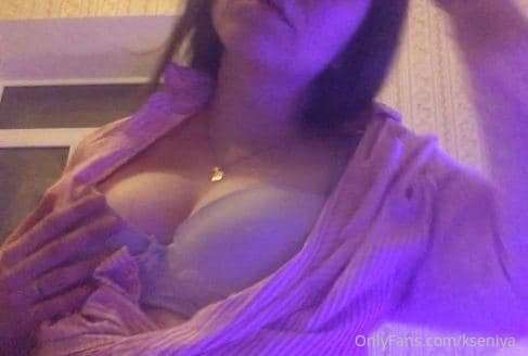 I want to bare my juicy cherries for you💕💕💕💋💋💋
