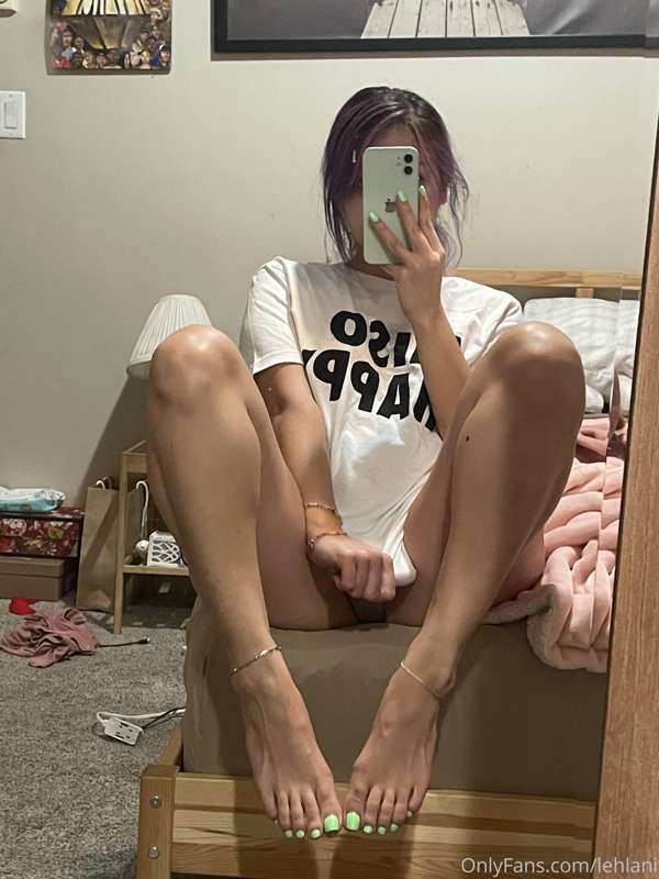 Still not able to send photos or video VIA OF dm 🥺 so it’s s.. 10