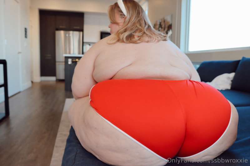 I love the way my ass and hips spread when I’m sitting 😍 12