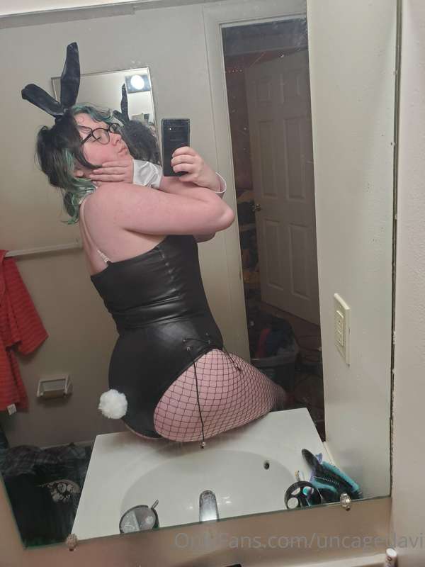 can i be your bunny for the night 🖤🤍 ?

thank your fellow ho.. 4