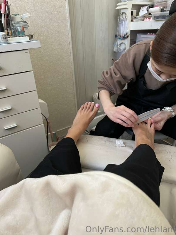 Omg I’m so happy I finally got my nails done 💅🏼 Japanese sty.. 8