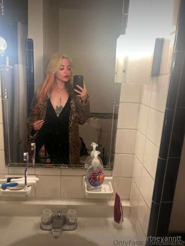 @lolafae, the petite pixie who'll make your wildest dreams c..