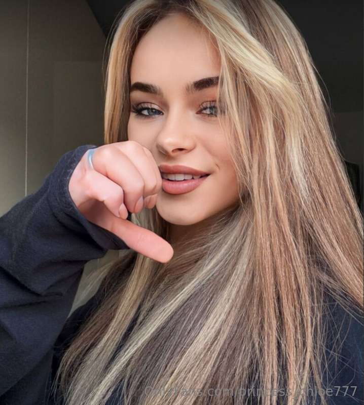 ✨She's ready for your dick @tiny.zoe✨I heard you love filthy..