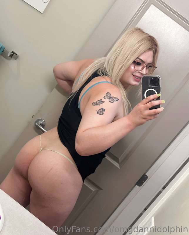 I love showing off my tail 🐬 4