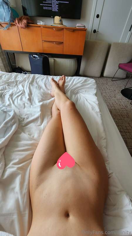 Is paradise in my hotel room or outside? 😈 Took a really pre.. 3