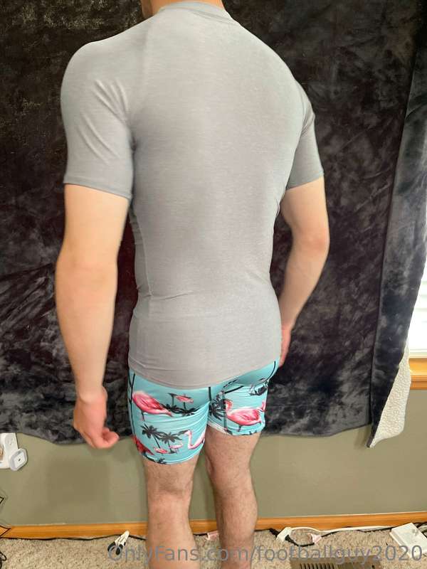 Does this tight shirt look good on me? 10