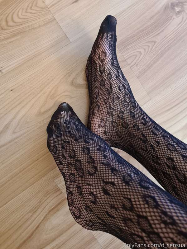 Who wanna kiss my legs? 🤭🙈😈 3