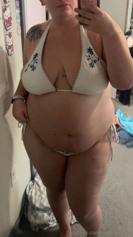 String bikinis were actually made for fat girls 🥵🤭😍 3