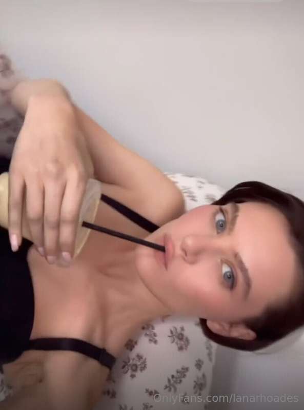flip your phone to see me suck it hehe 🤭👅
