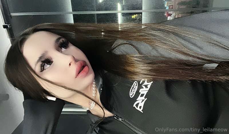 tried my new uniform, should we try it out together..? 💕🖤