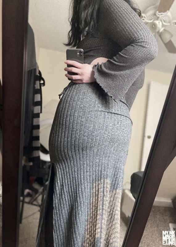 🤍📷[Gray Skirt Pics]📷🤍
I was planning on doing a shoot today,.. 2
