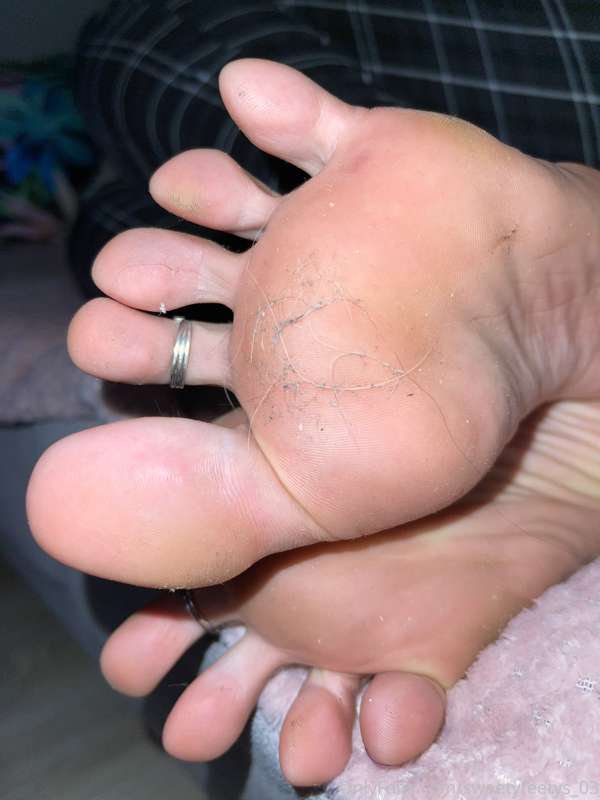 Seems that my feet are always dirty these days 😅 but they st.. 5