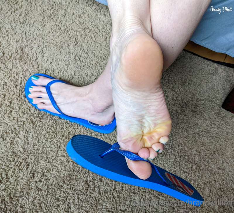 Would you rather 💦 on my soles, my flip flops 😏 or both?