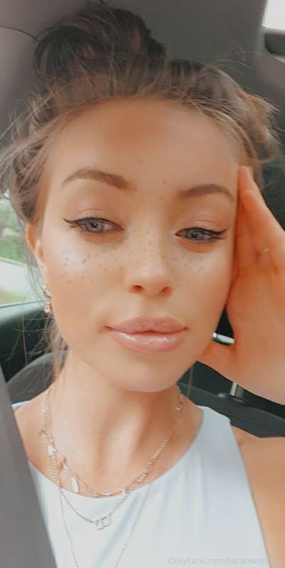 Big lips to suck ye dick