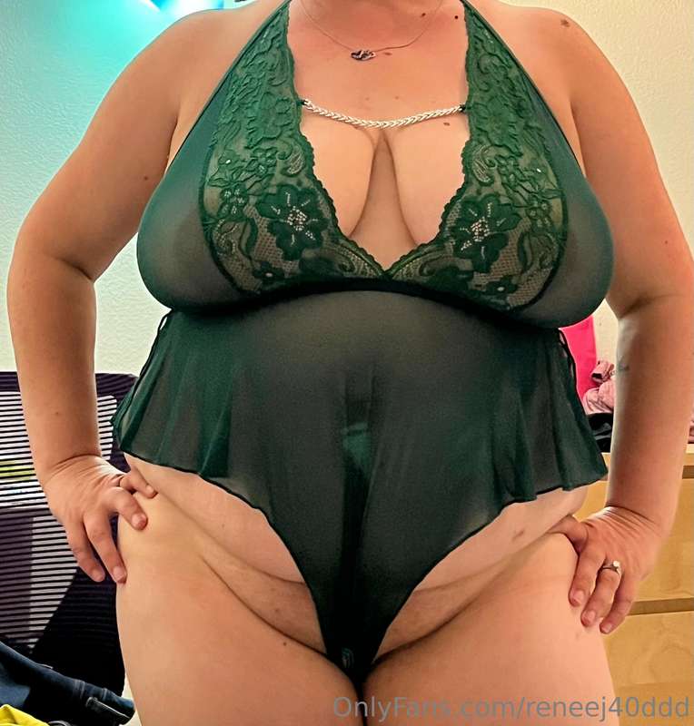 You guys like my new green outfit?