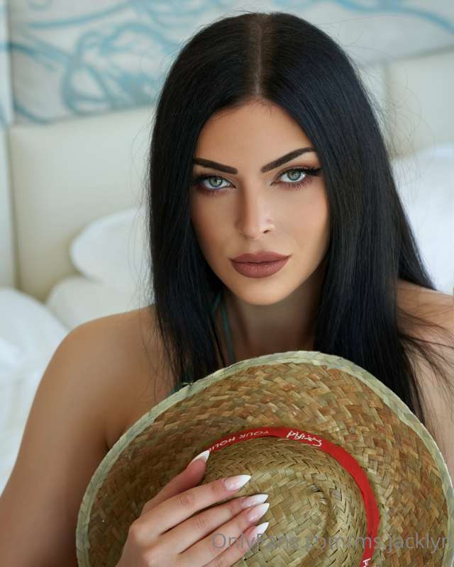 It's in the eyes, they say 💚
