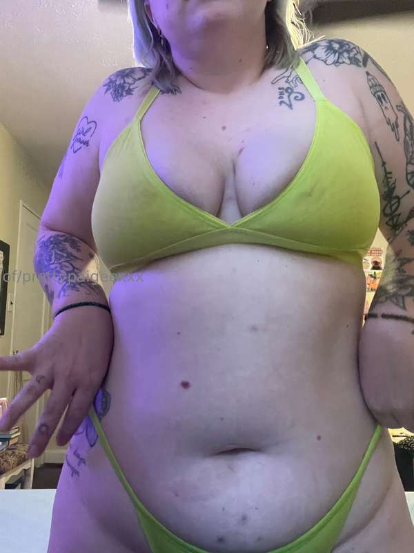 Thick, ready & waiting…. 🥵 2