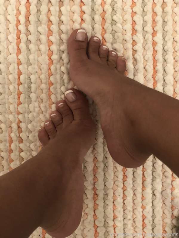 feet post