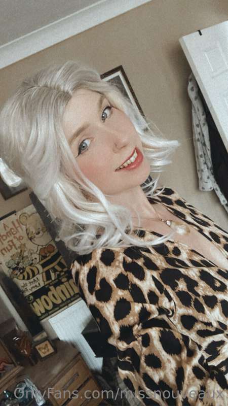 What do we think of silver wigged meeee? I’m a little smitte..