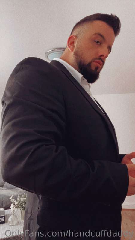 Do you like a guy in a suit? 💗