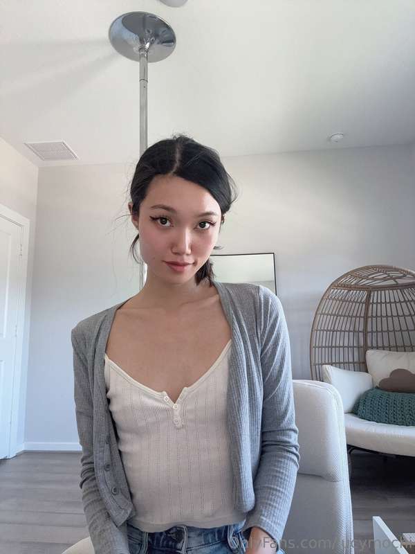 swipe for the first titty tuesday of 2025! 