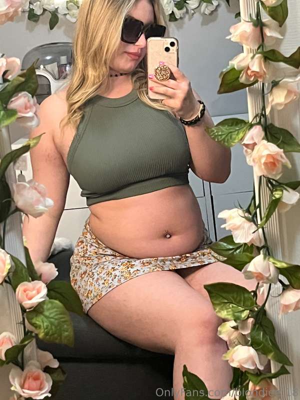 Happy Friday!!🌼 Heres today’s OOTD! I was a little skeptical.. 1