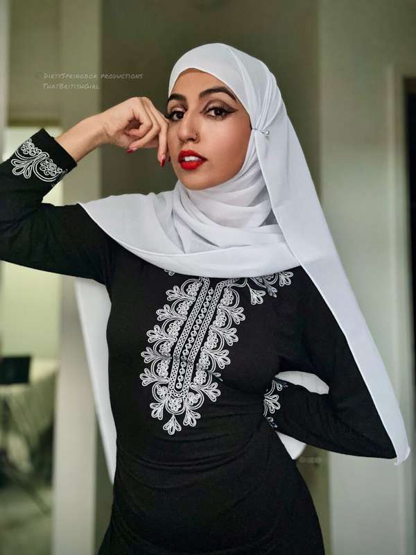 Aaliyah Unveiled: Hijabi Tales 

Aaliyah has always wanted t.. 6