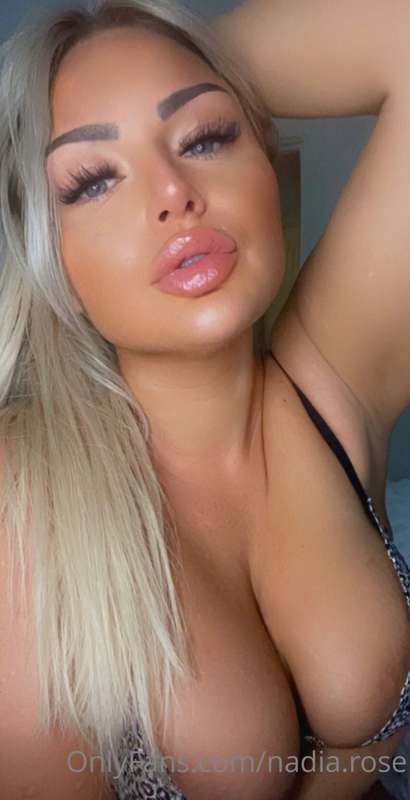 My juicy lips or my juicy tits 😜