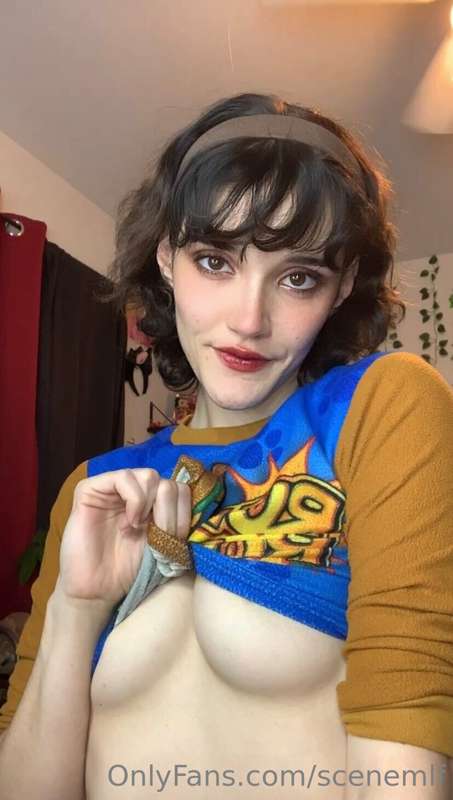 Would you Netflix & chill with me? 🤎 3