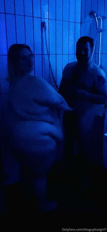 Things got super steamy (and sexy) in the hotel bathroom las.. 7